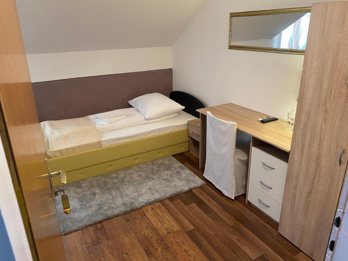 ססבטה Hotel Martini Zagreb Hotel And Restaurant מראה חיצוני תמונה
